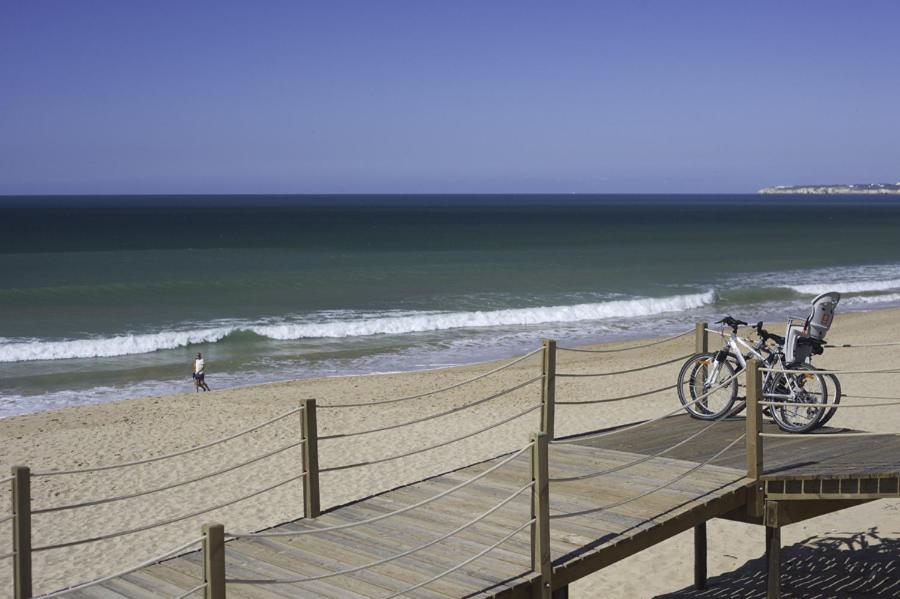 The Westin Salgados Beach Resort, Algarve Albufeira Exteriér fotografie The beach at Port-la-Nouvelle